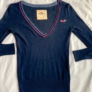 3/$15 Hollister navy blue V-neck